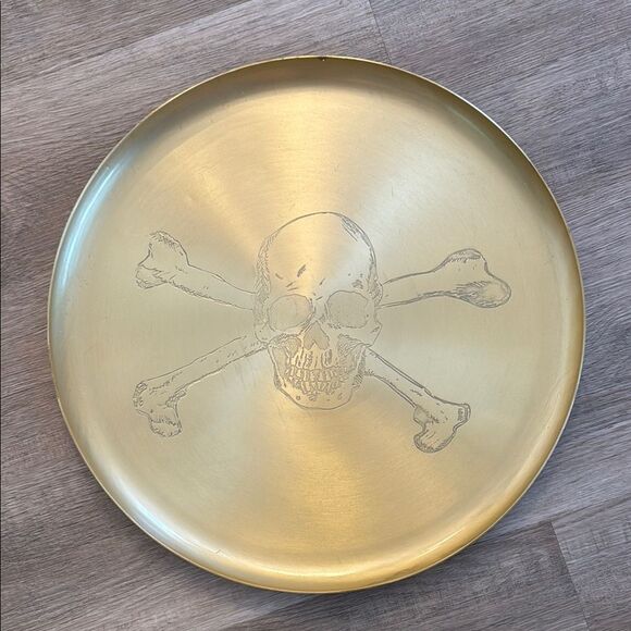 Gold Skull and Crossbones Decorative Plater Threshold HALLOWEEN - Picture 1 of 5